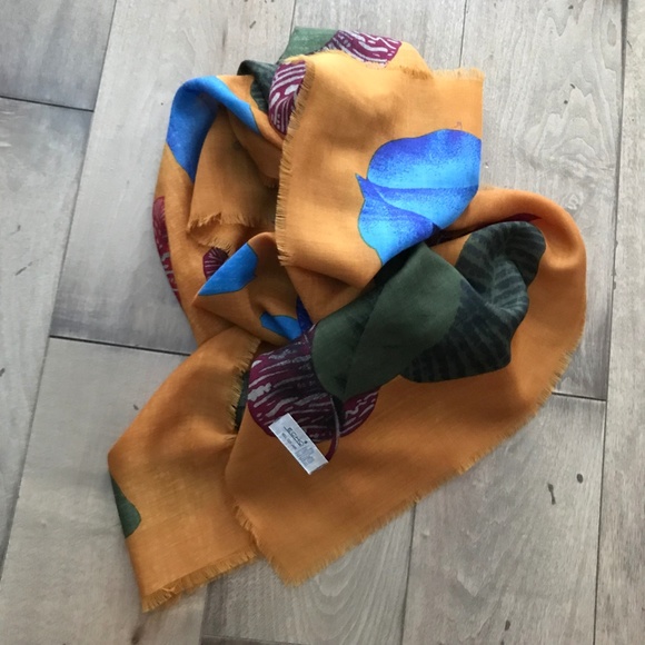 Echo Accessories - Vintage Echo 100% Wool Scarf Leaf Print Wrap